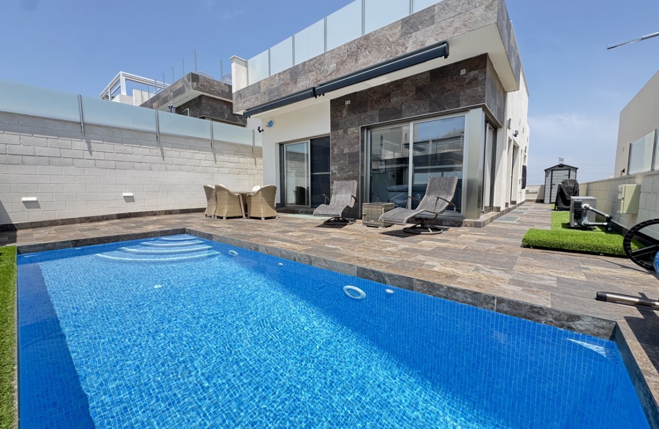 Resale - Villa - Villamartin