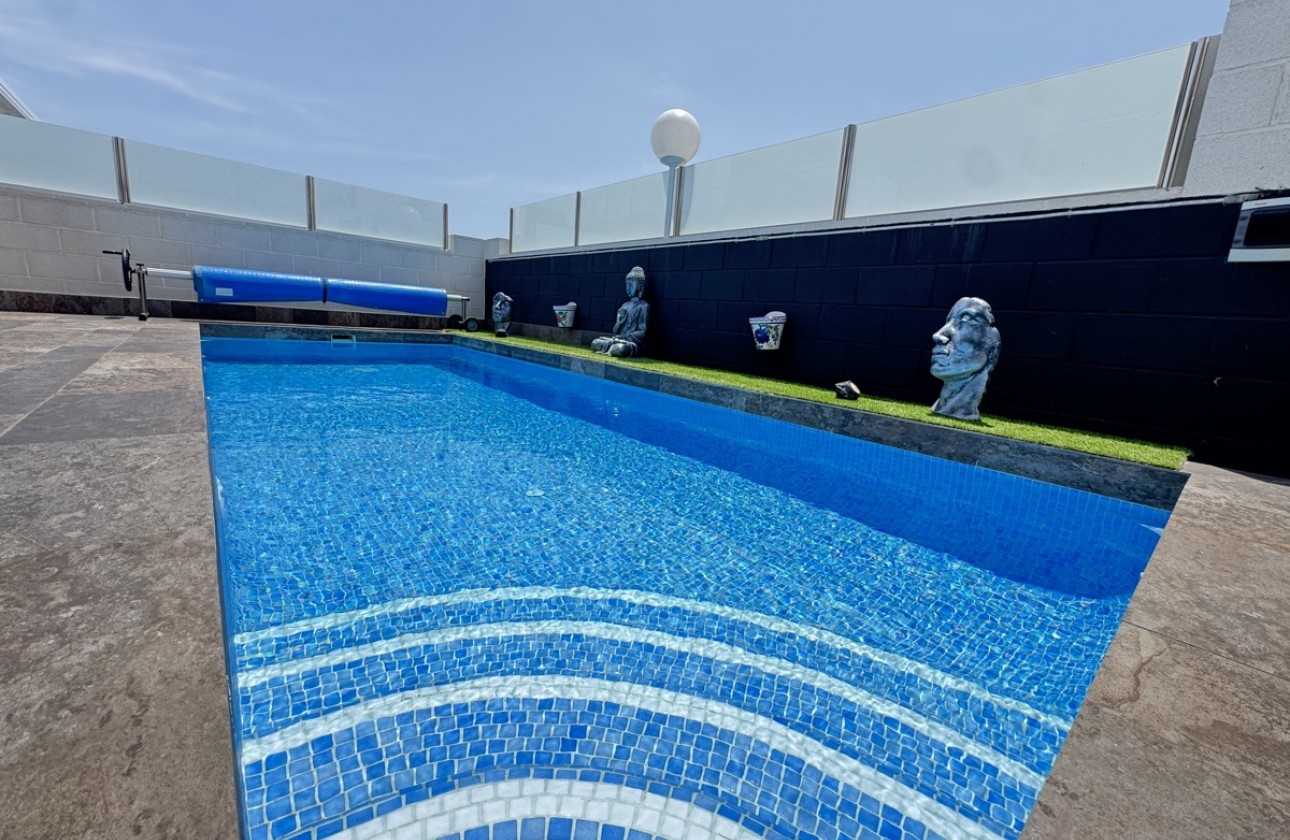 Resale - Villa - Villamartin