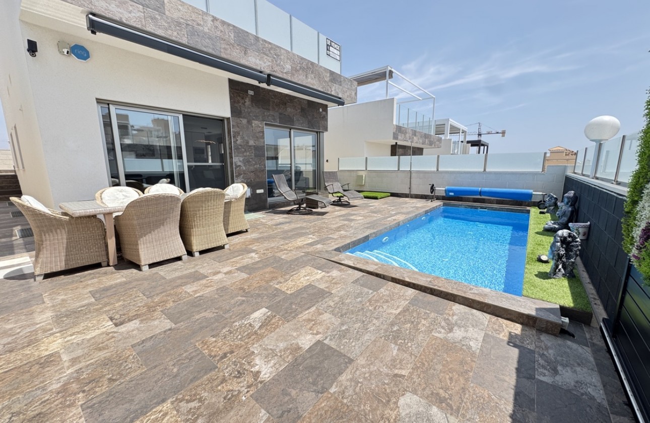 Resale - Villa - Villamartin