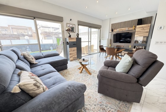 Resale - Villa - Villamartin