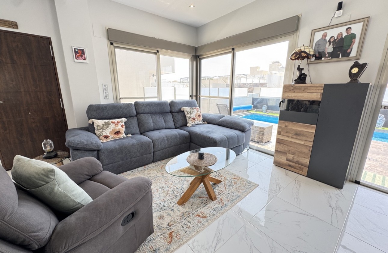 Resale - Villa - Villamartin