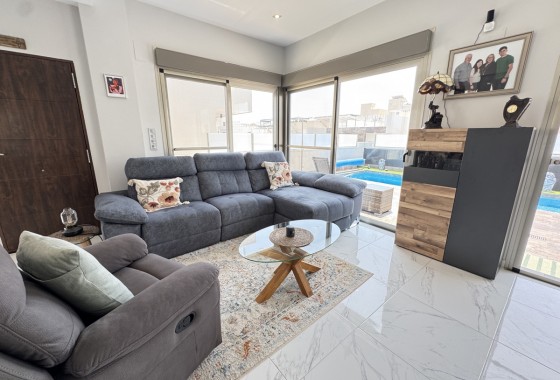 Resale - Villa - Villamartin