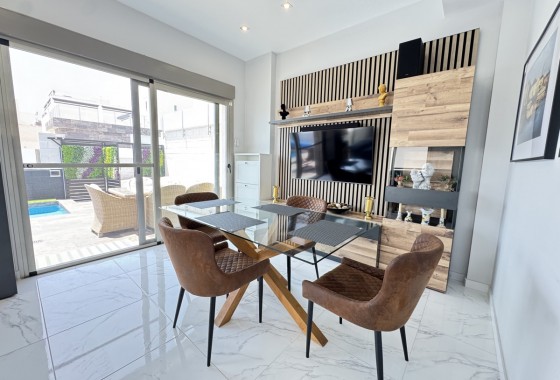 Resale - Villa - Villamartin