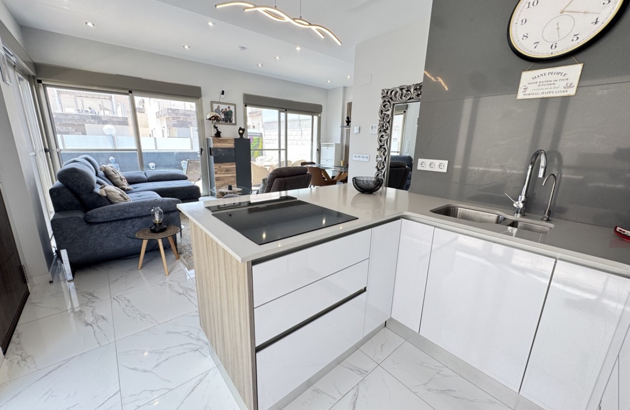 Resale - Villa - Villamartin