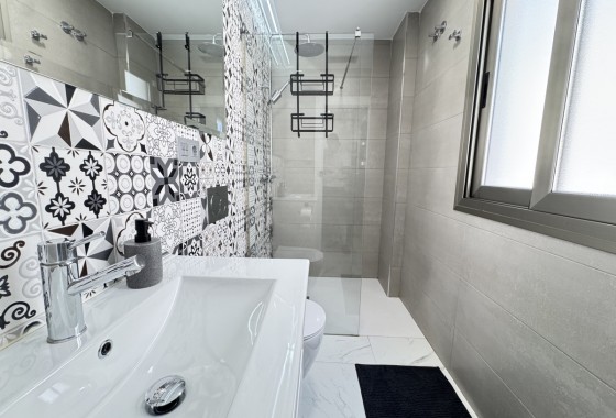 Resale - Villa - Villamartin