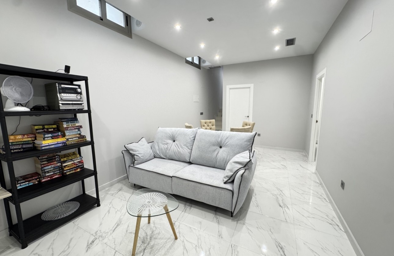 Resale - Villa - Villamartin