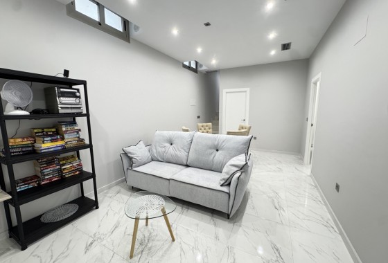 Resale - Villa - Villamartin