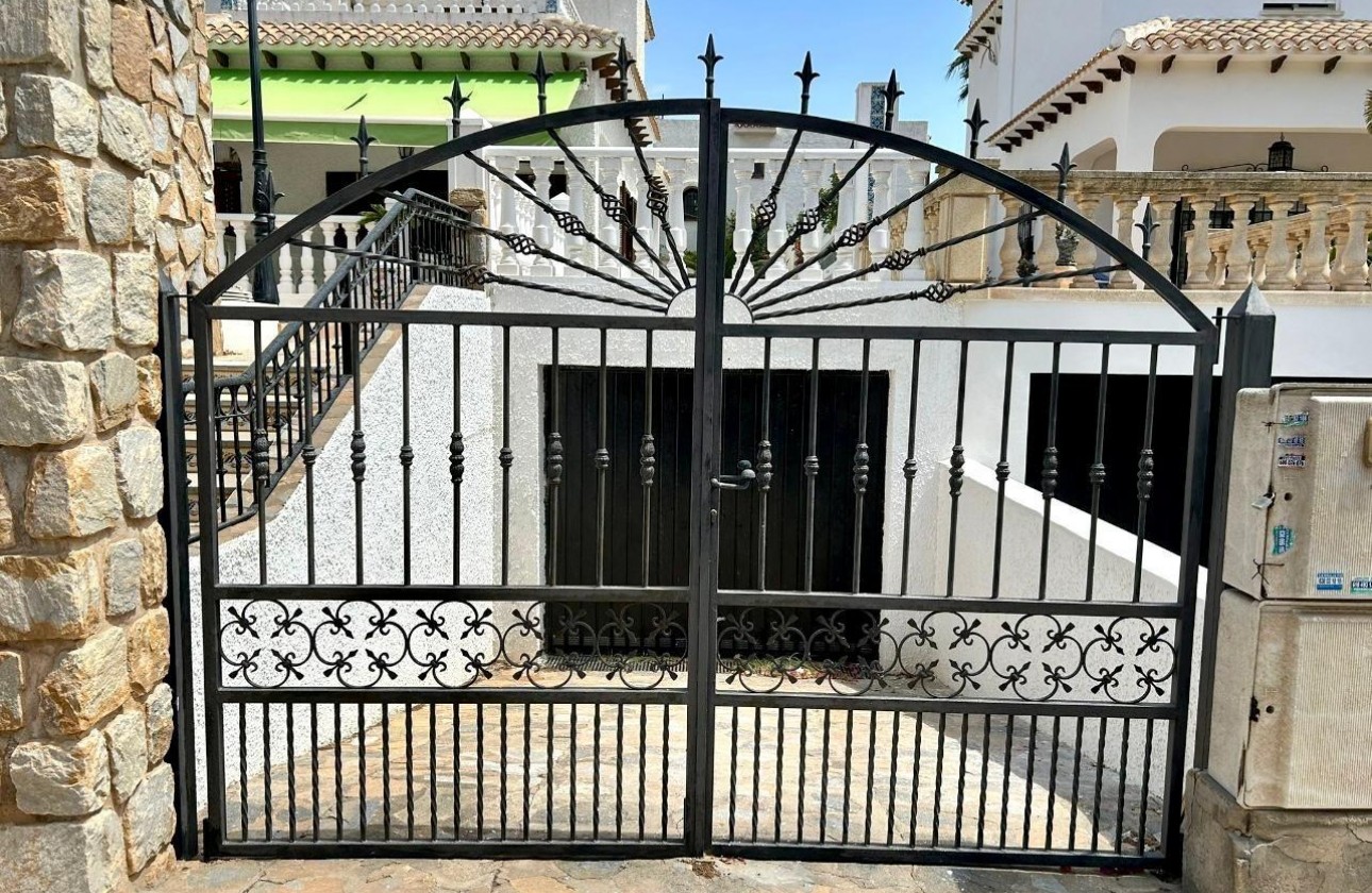 Revente - Villa - Orihuela Costa - La Zenia