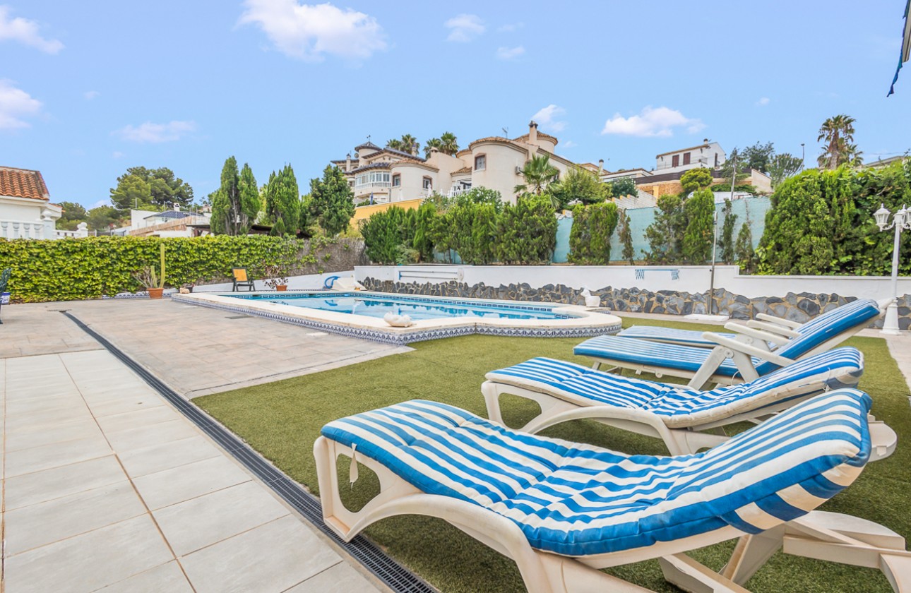 Resale - Villa - Algorfa