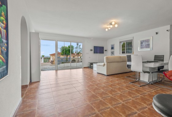 Resale - Villa - Algorfa