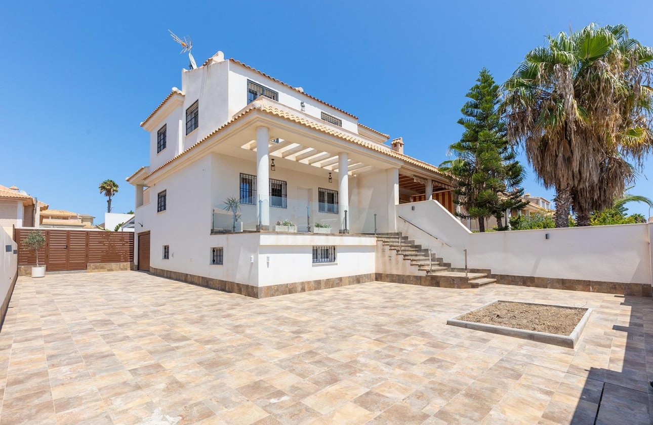 Resale - Villa - Torrevieja - Aguas Nuevas