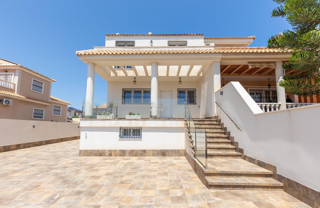 Resale - Villa - Torrevieja - Aguas Nuevas