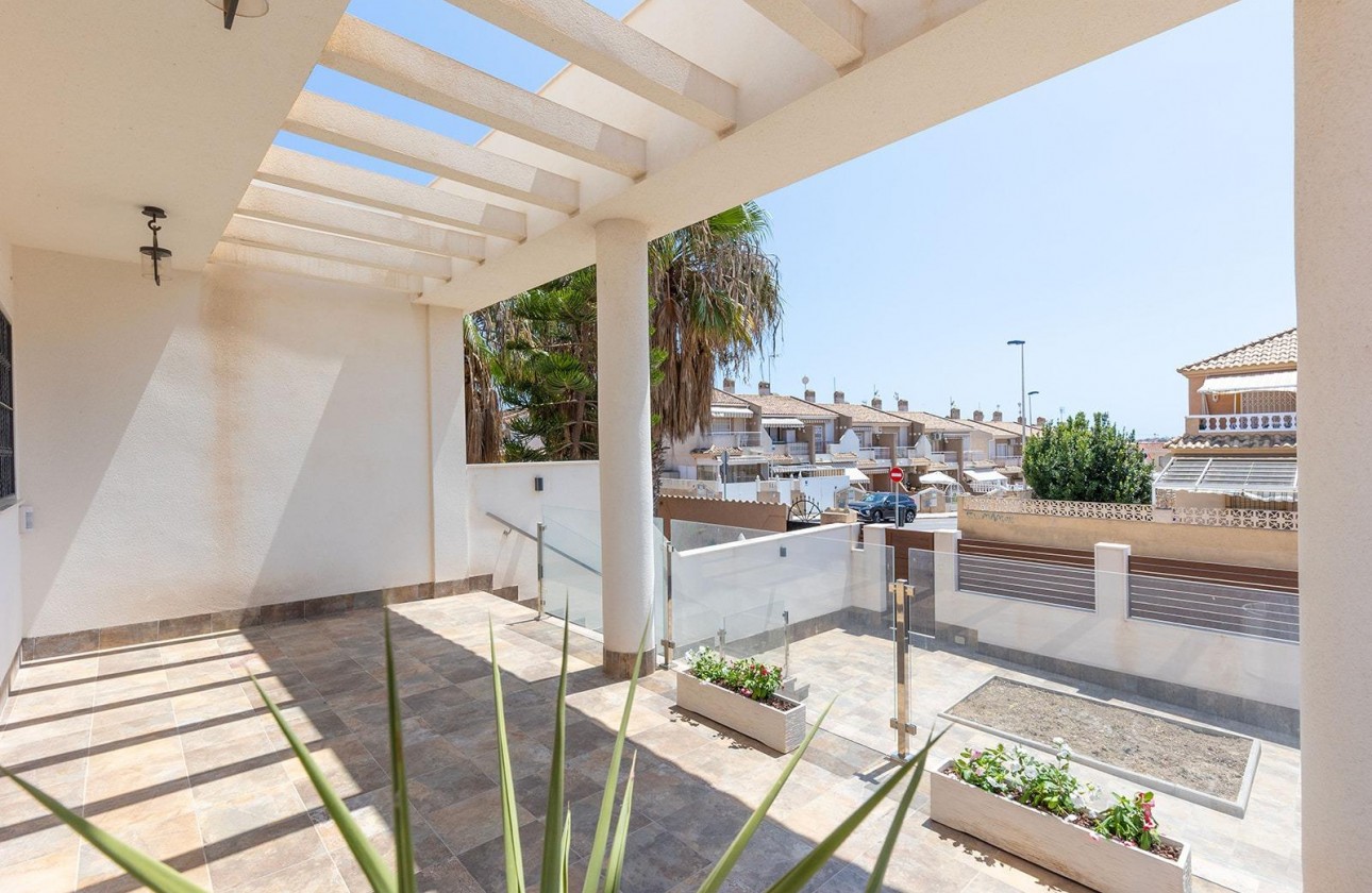 Resale - Villa - Torrevieja - Aguas Nuevas