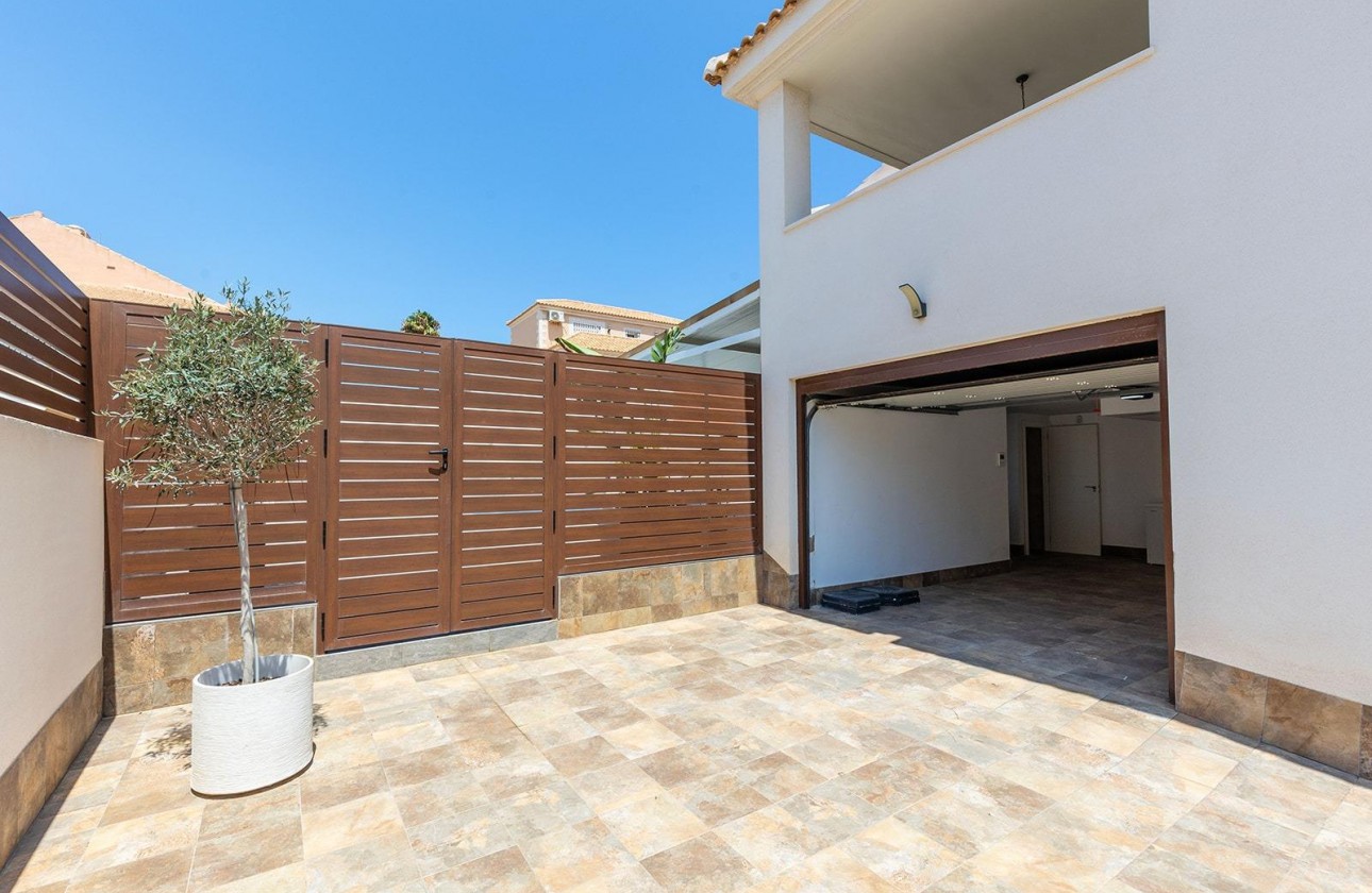 Resale - Villa - Torrevieja - Aguas Nuevas
