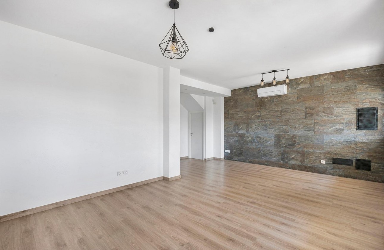 Resale - Villa - Torrevieja - Aguas Nuevas