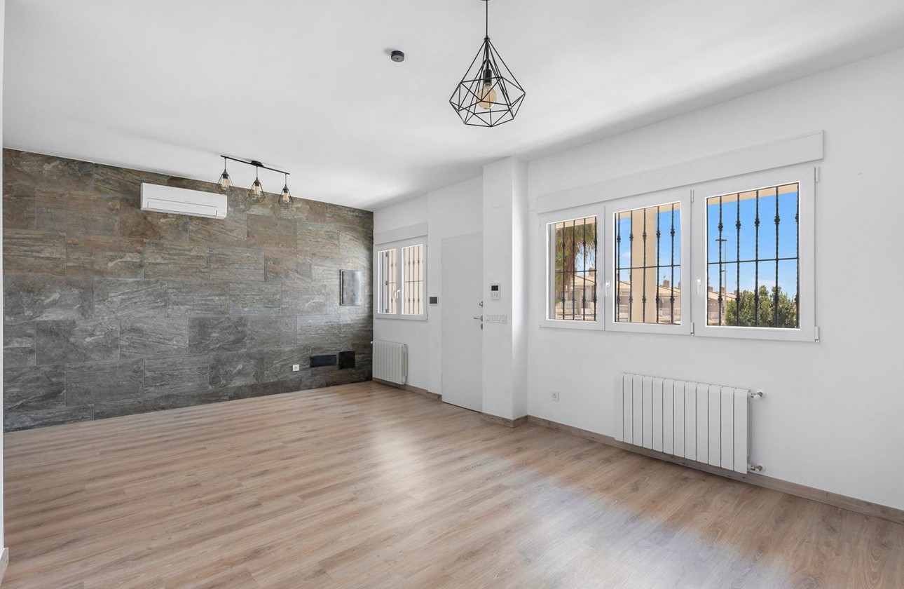 Resale - Villa - Torrevieja - Aguas Nuevas