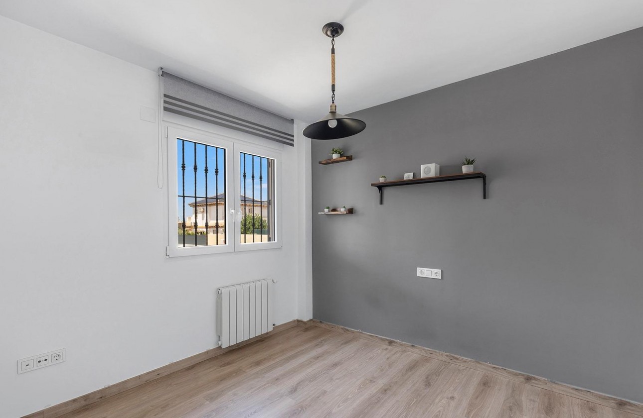 Resale - Villa - Torrevieja - Aguas Nuevas