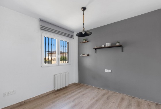 Resale - Villa - Torrevieja - Aguas Nuevas