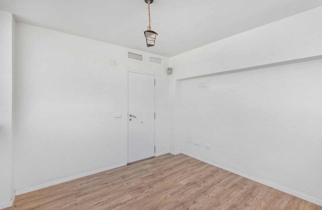 Resale - Villa - Torrevieja - Aguas Nuevas