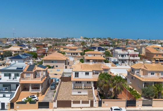 Resale - Villa - Torrevieja - Aguas Nuevas