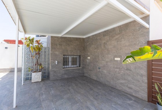 Resale - Villa - Torrevieja - Aguas Nuevas