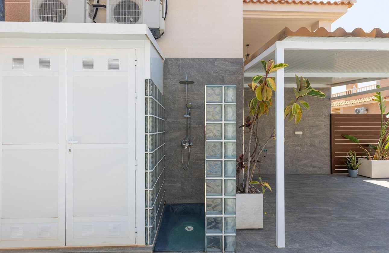 Resale - Villa - Torrevieja - Aguas Nuevas