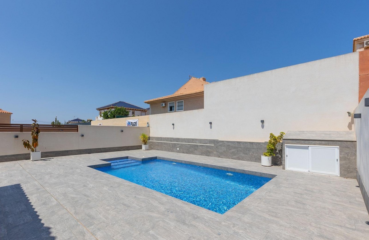 Resale - Villa - Torrevieja - Aguas Nuevas