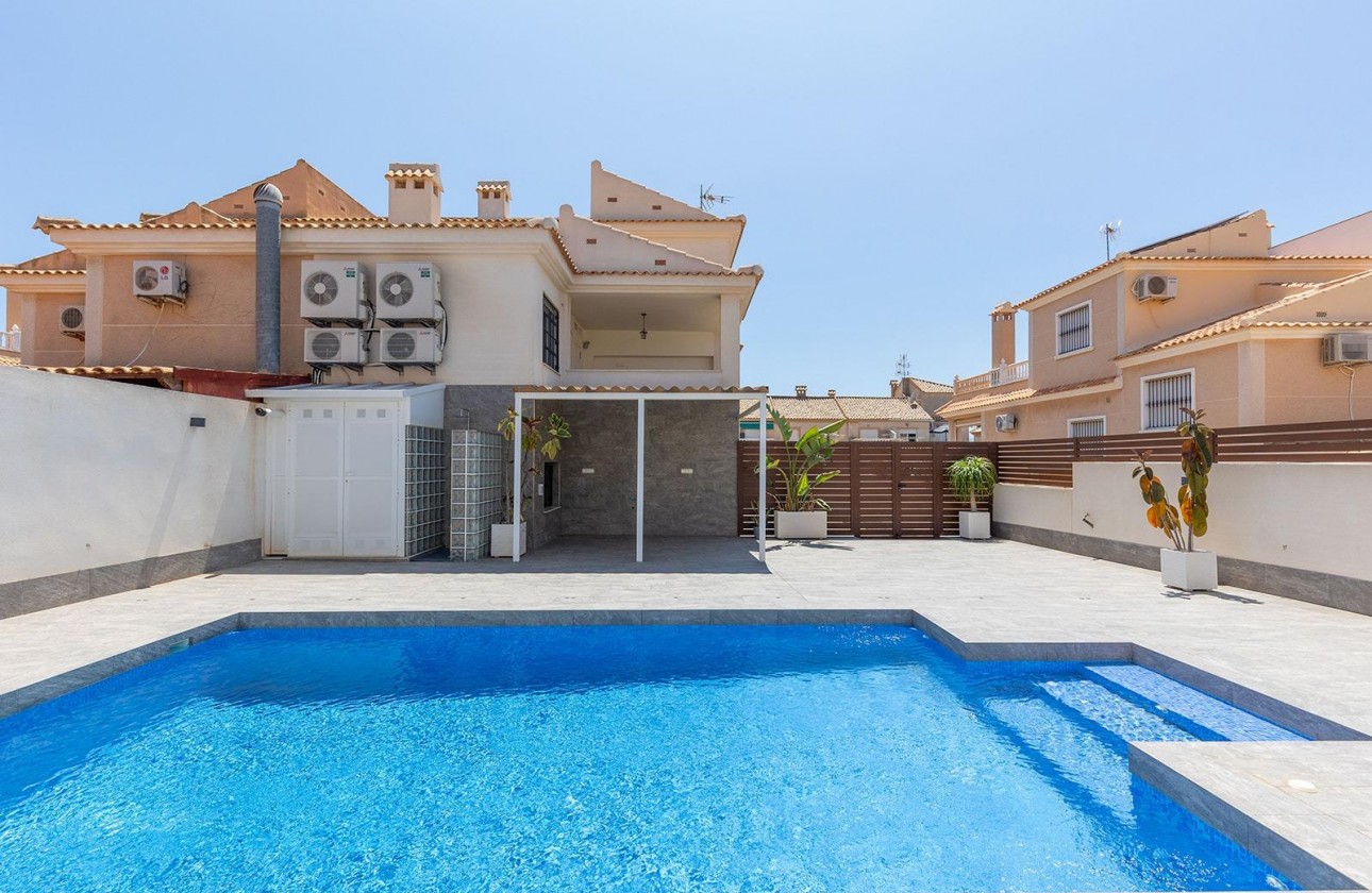 Resale - Villa - Torrevieja - Aguas Nuevas