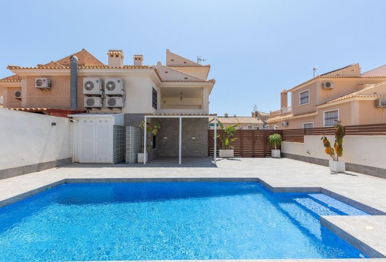 Resale - Villa - Torrevieja - Aguas Nuevas