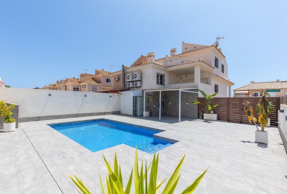 Resale - Villa - Torrevieja - Aguas Nuevas