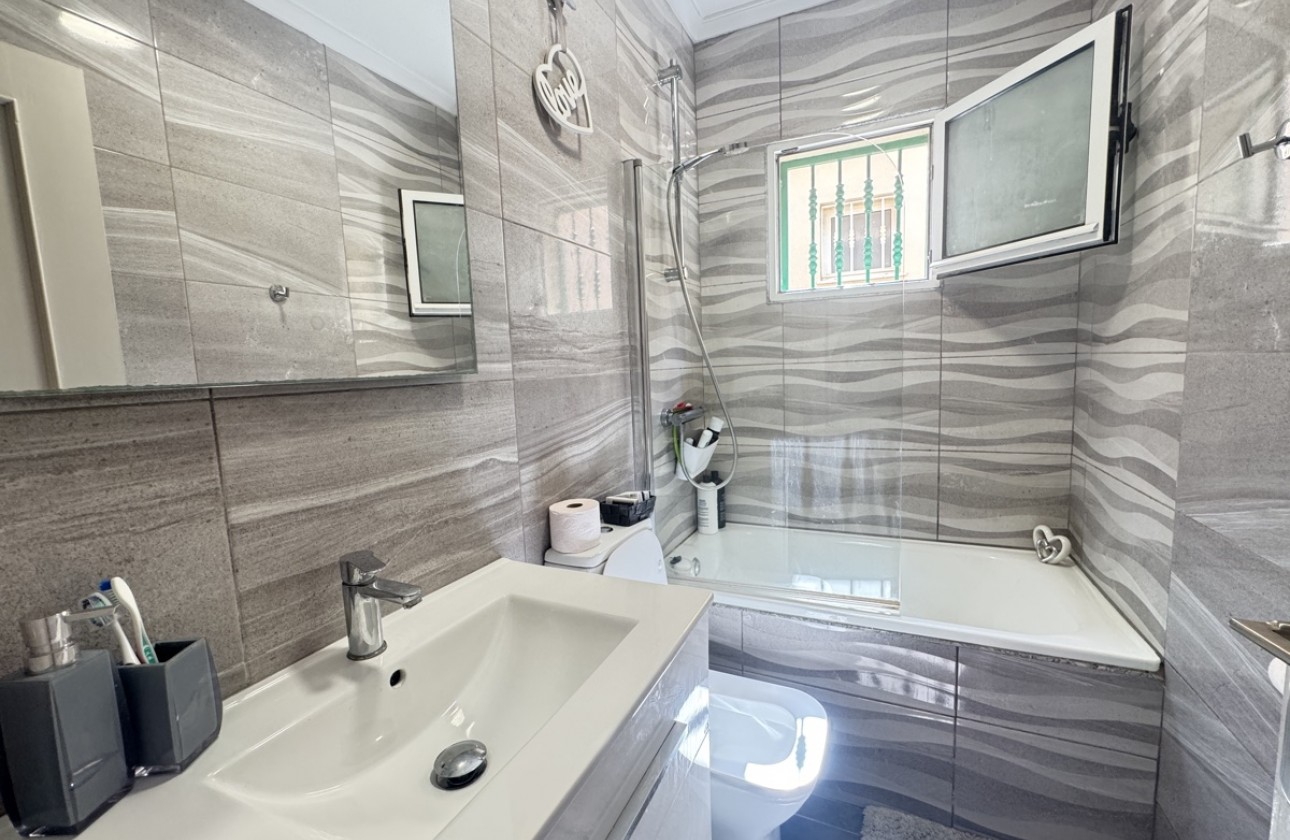 Resale - Villa - Villamartin