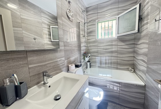 Resale - Villa - Villamartin