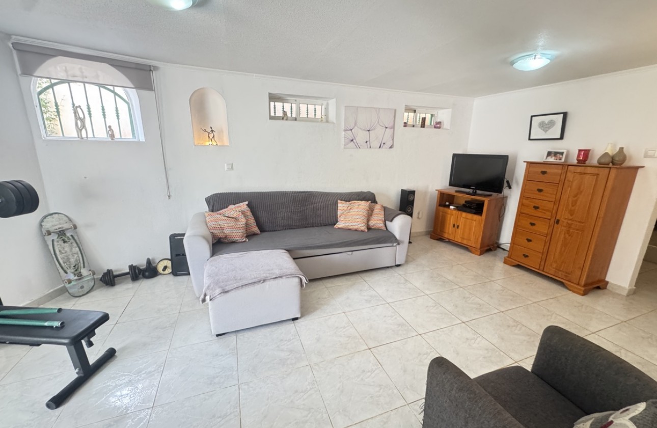 Resale - Villa - Villamartin