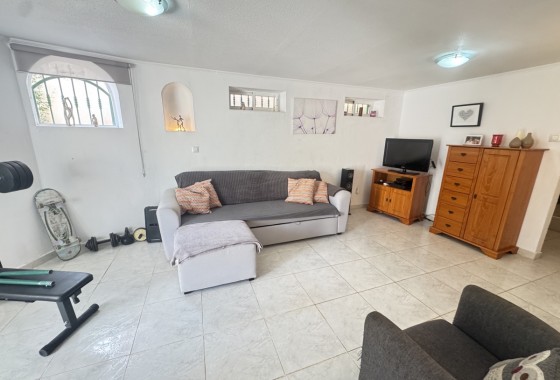 Resale - Villa - Villamartin