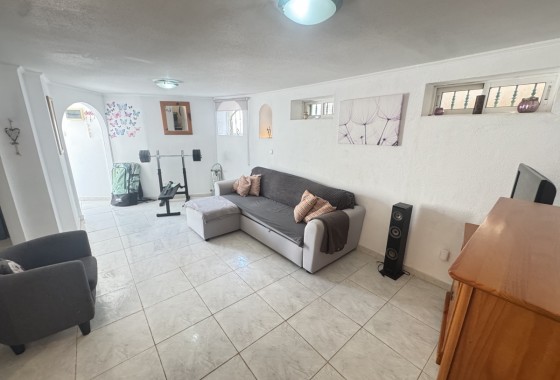 Resale - Villa - Villamartin