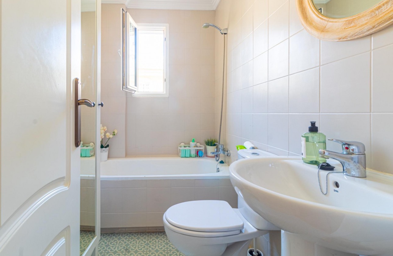 Resale - Apartment / flat - Torrevieja - La veleta