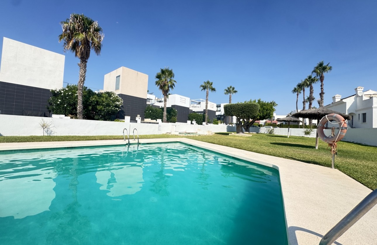 Resale - Villa - Villamartin
