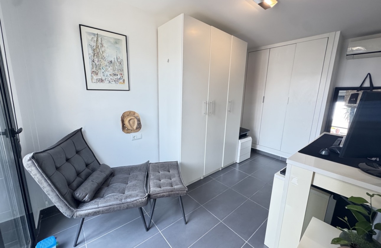 Resale - Villa - Villamartin