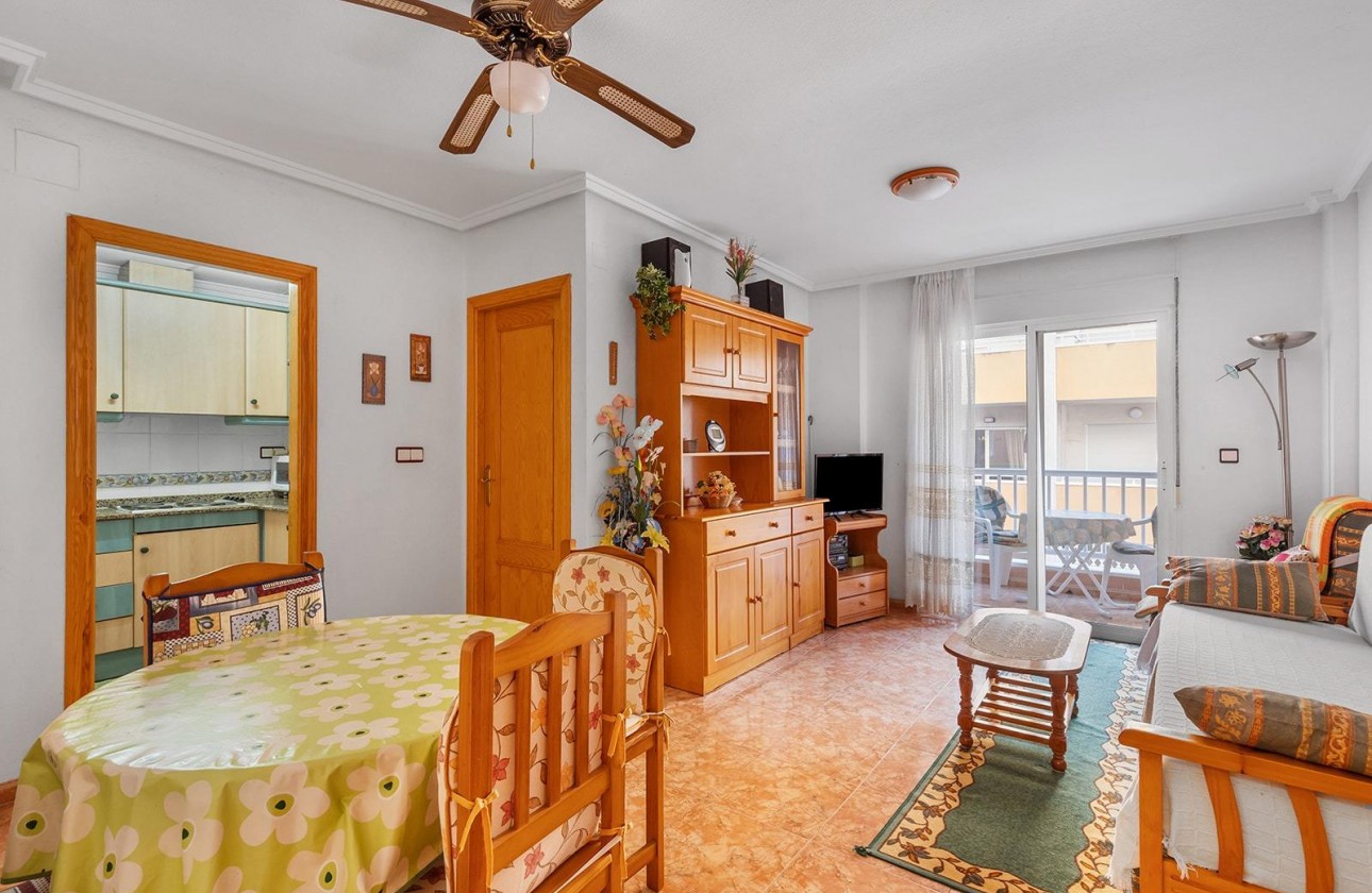 Resale - Apartment / flat - Torrevieja - Estacion de autobuses