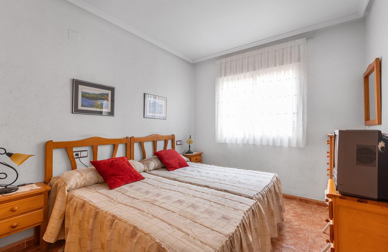 Resale - Apartment / flat - Torrevieja - Estacion de autobuses