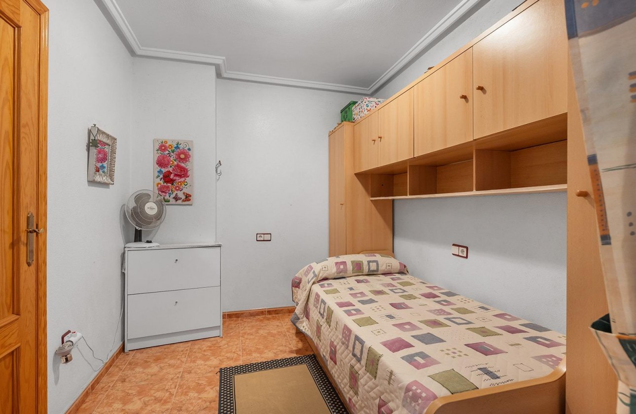 Resale - Apartment / flat - Torrevieja - Estacion de autobuses
