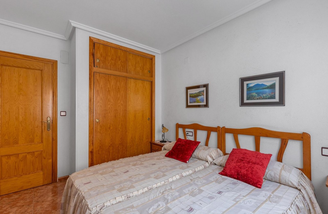 Resale - Apartment / flat - Torrevieja - Estacion de autobuses
