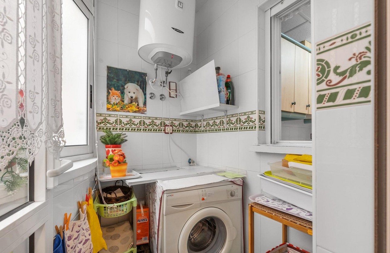 Resale - Apartment / flat - Torrevieja - Estacion de autobuses