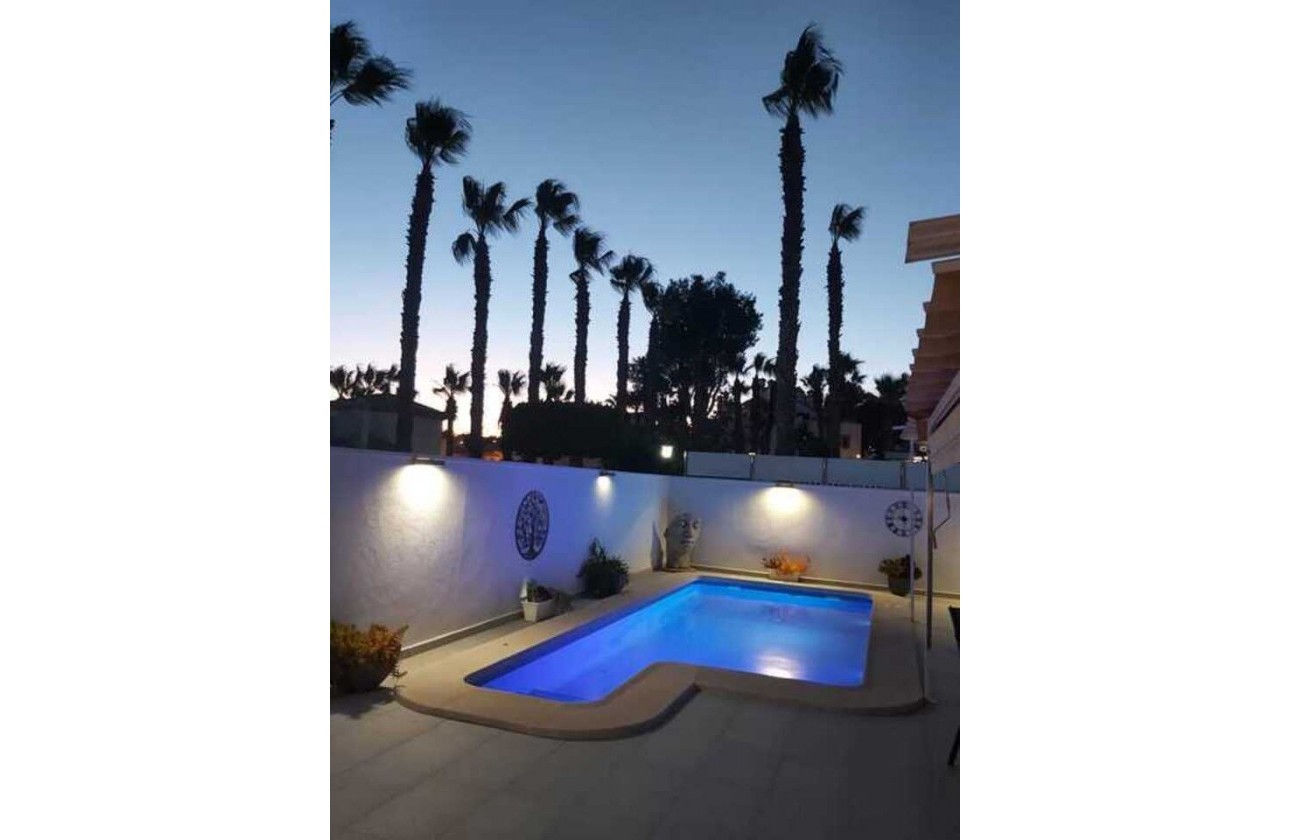 Revente - Villa - Villamartin, Orihuela Costa