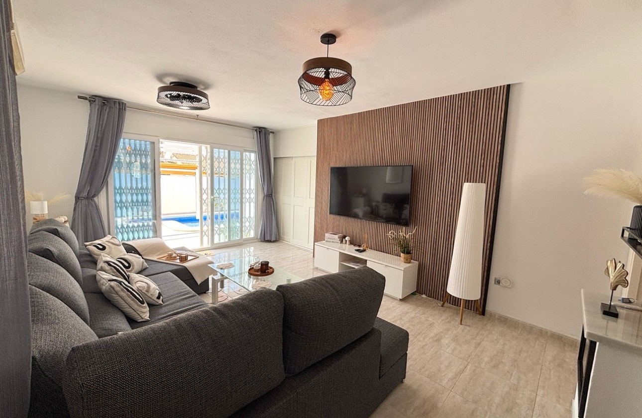 Revente - Villa - Villamartin, Orihuela Costa