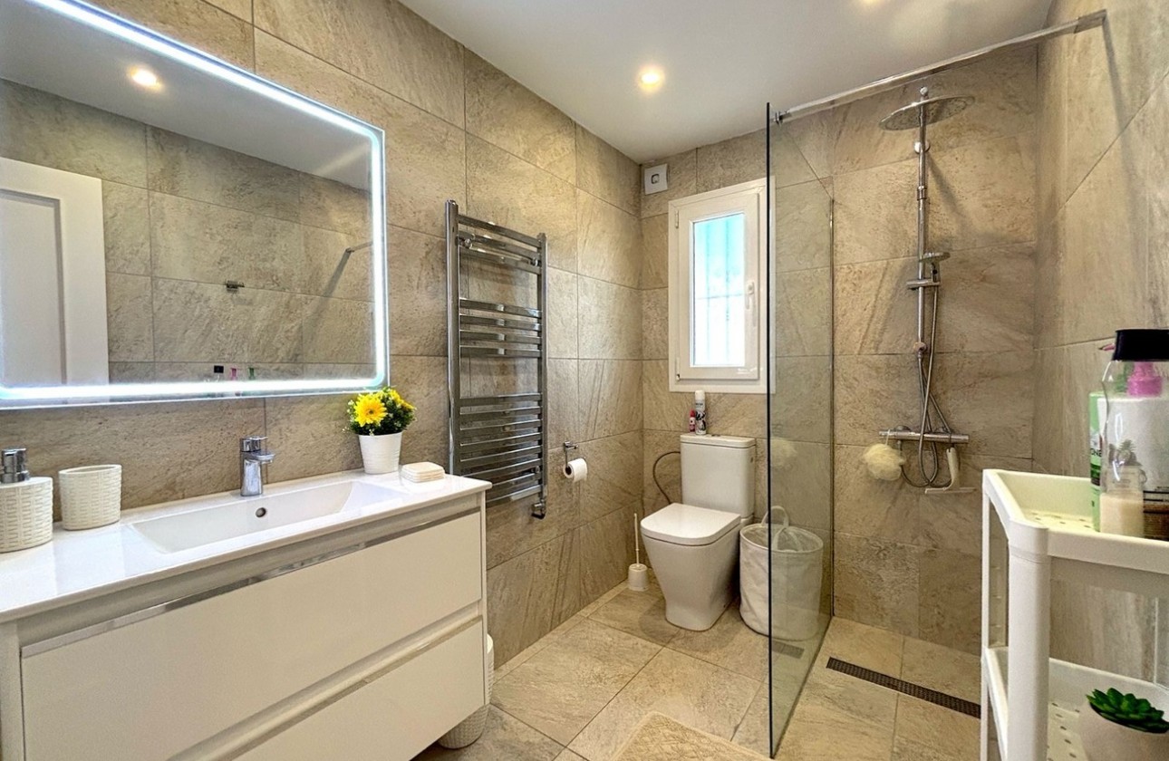 Revente - Villa - Villamartin, Orihuela Costa