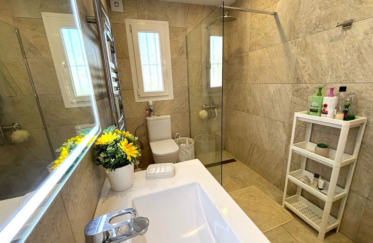 Revente - Villa - Villamartin, Orihuela Costa