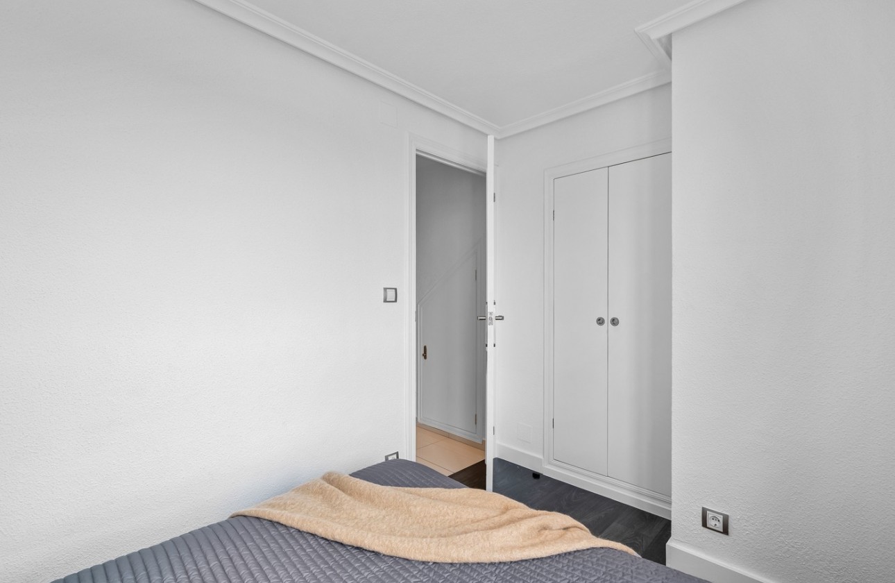 Resale - Apartment / flat - Punta Prima