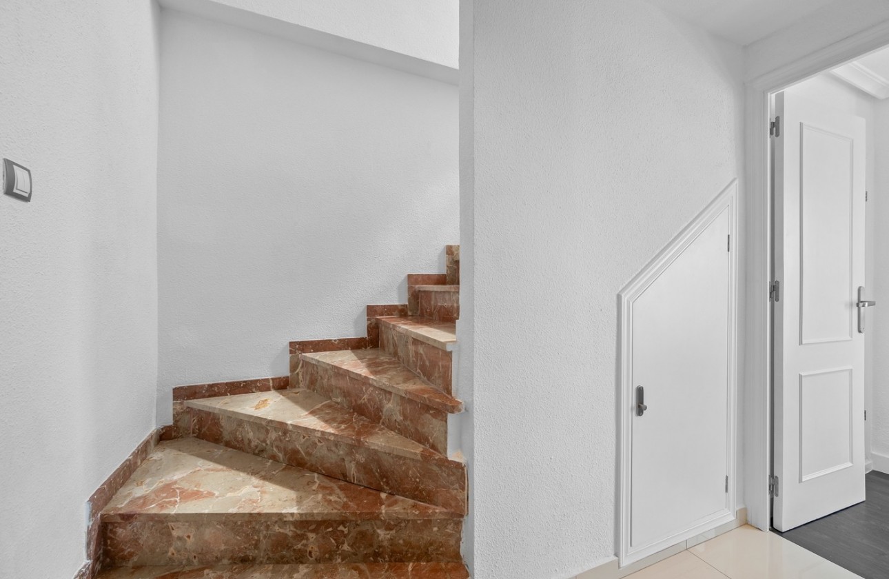 Resale - Apartment / flat - Punta Prima