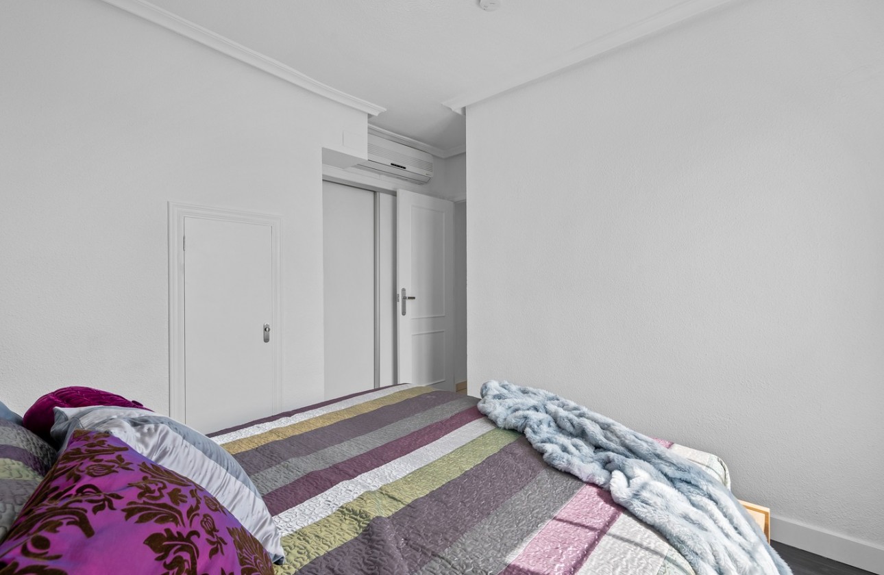 Resale - Apartment / flat - Punta Prima